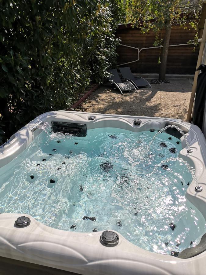 O Rethel Jacuzzi, Gite Ardennes المظهر الخارجي الصورة